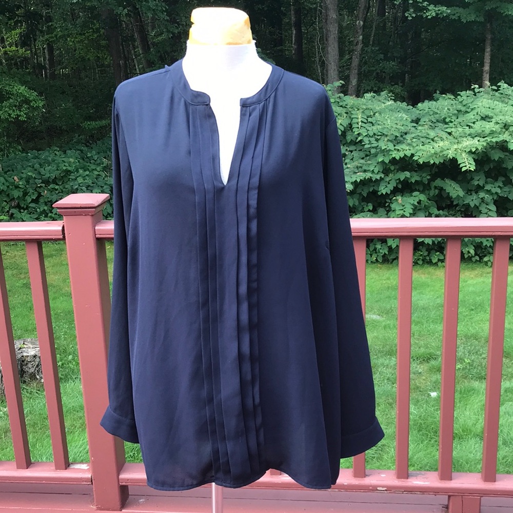 41 Hawthorn navy pleated tab sleeve top.